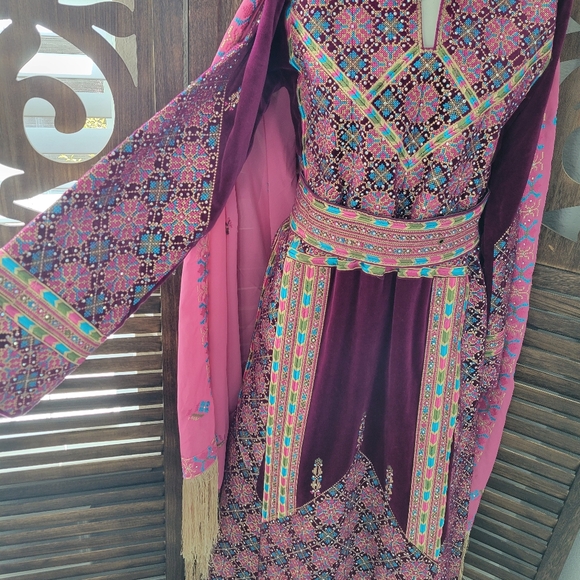 Embroidered Velvet Thobe - Picture 3 of 5